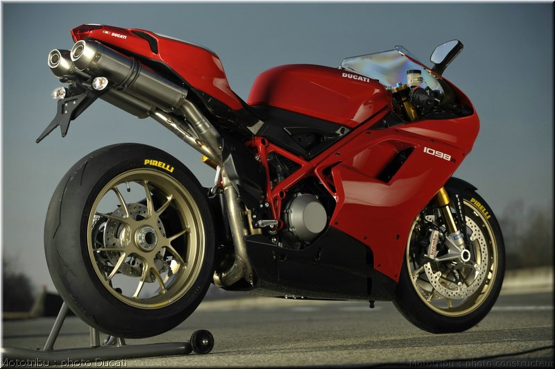 0081_ducati_1098_2008_static_045