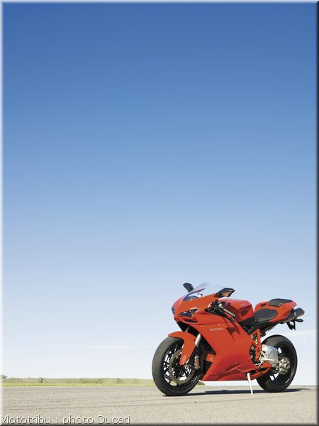 0083_ducati_1098_2008_static_047