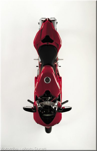 0087_ducati_1098_2008_static_051