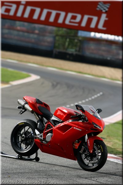 0092_ducati_1098_2008_static_056