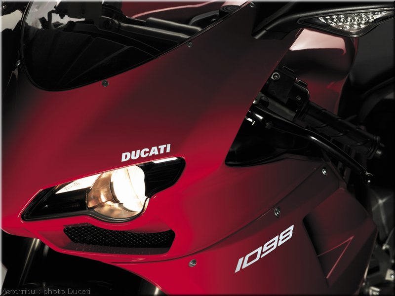 0094_ducati_1098_2008_static_058