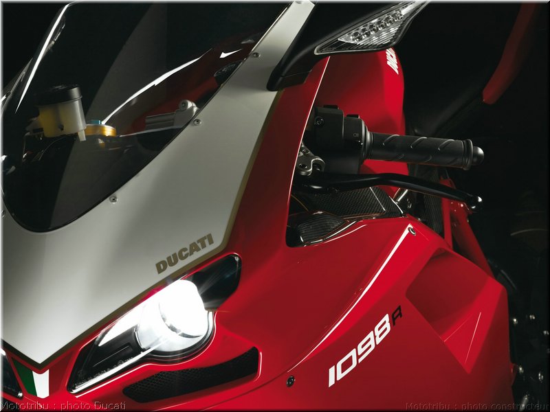 0105_ducati_1098_2008_detail_009