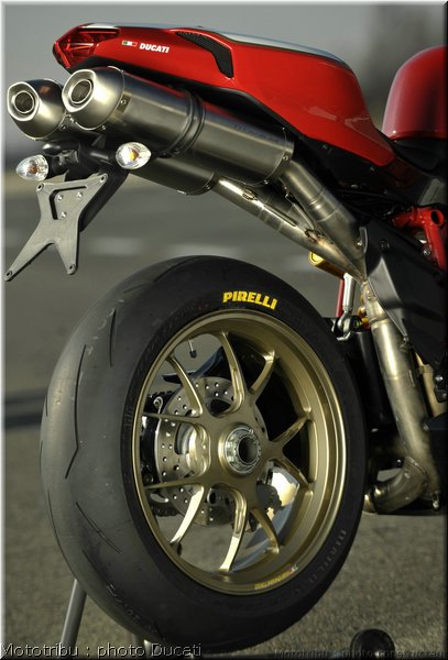 0110_ducati_1098_2008_detail_014
