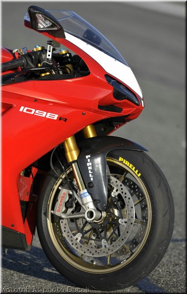 0111_ducati_1098_2008_detail_015
