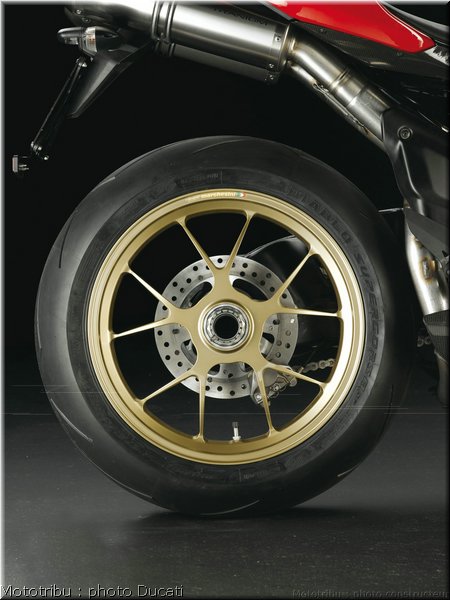 0113_ducati_1098_2008_detail_017