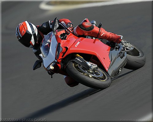 0003_ducati_1098_2008_action_002.jpg