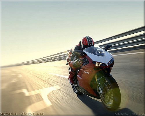 0006_ducati_1098_2008_action_005.jpg