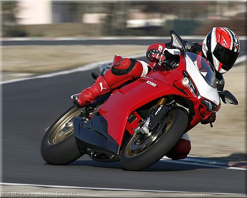 0009_ducati_1098_2008_action_008.jpg