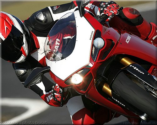 0010_ducati_1098_2008_action_001.jpg
