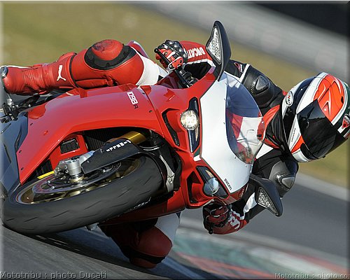 0012_ducati_1098_2008_action_010.jpg