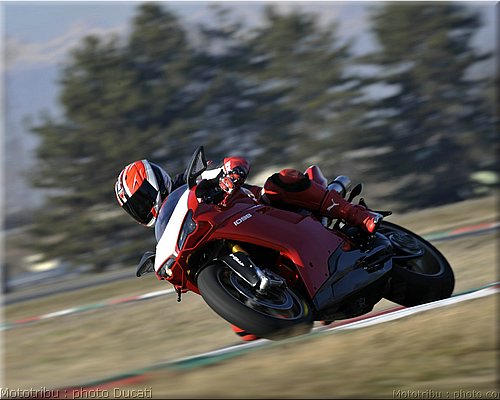 0013_ducati_1098_2008_action_011.jpg