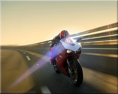 0014_ducati_1098_2008_action_012.jpg