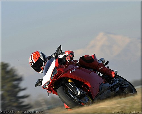 0015_ducati_1098_2008_action_013.jpg