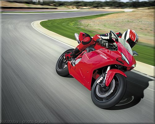 0019_ducati_1098_2008_action_017.JPG