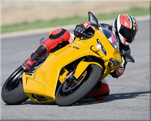 0021_ducati_1098_2008_action_019.jpg