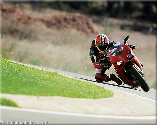 0024_ducati_1098_2008_action_022.jpg
