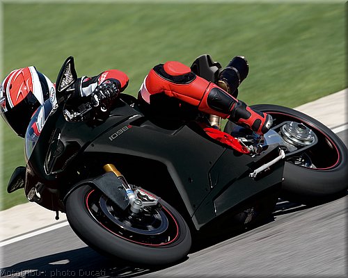 0025_ducati_1098_2008_action_023.jpg