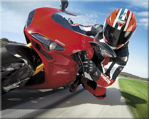 0027_ducati_1098_2008_action_025.jpg