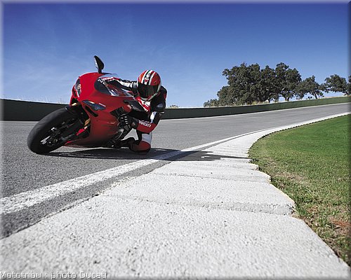 0029_ducati_1098_2008_action_027.jpg