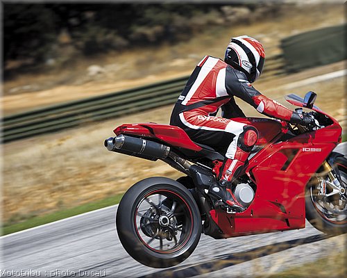 0032_ducati_1098_2008_action_030.jpg