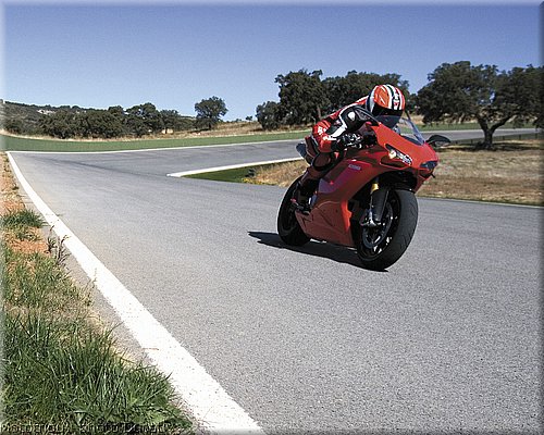 0035_ducati_1098_2008_action_033.jpg