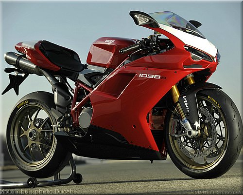 0040_ducati_1098_2008_static_004.jpg