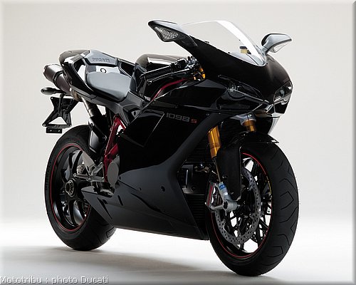 0045_ducati_1098_2008_static_009.jpg
