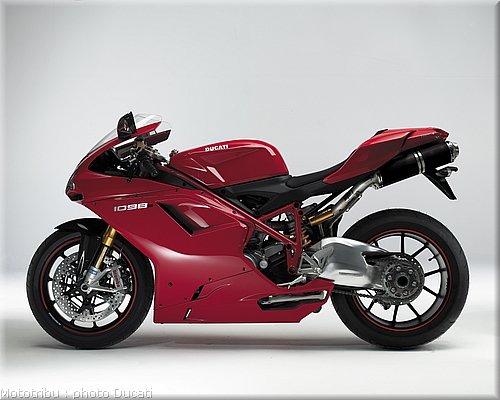 0064_ducati_1098_2008_static_028.jpg