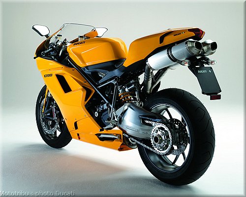 0071_ducati_1098_2008_static_035.jpg
