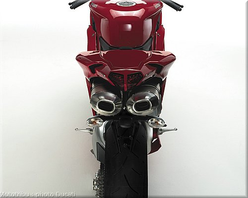0086_ducati_1098_2008_static_050.jpg
