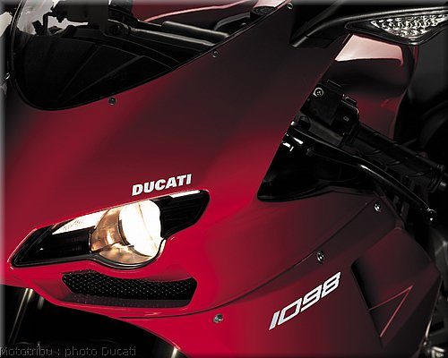0094_ducati_1098_2008_static_058.jpg
