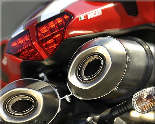 0100_ducati_1098_2008_detail_004.jpg