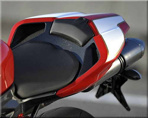 0101_ducati_1098_2008_detail_005.jpg