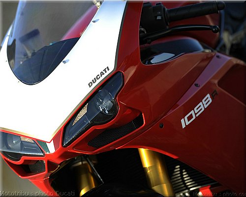 0102_ducati_1098_2008_detail_006.jpg