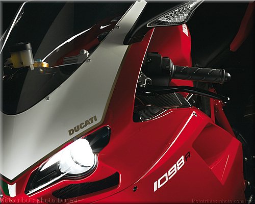 0105_ducati_1098_2008_detail_009.jpg