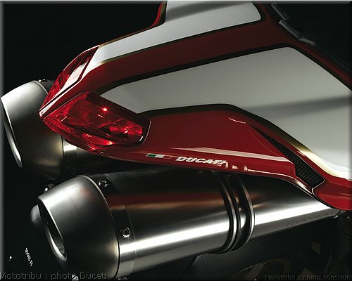 0106_ducati_1098_2008_detail_010.jpg