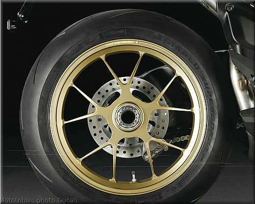 0113_ducati_1098_2008_detail_017.jpg