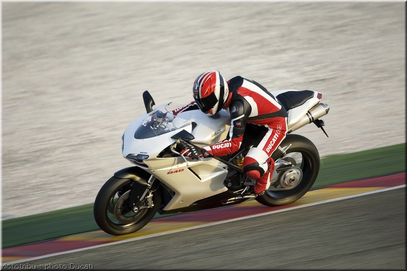 002_ducati_848_2008_action_002