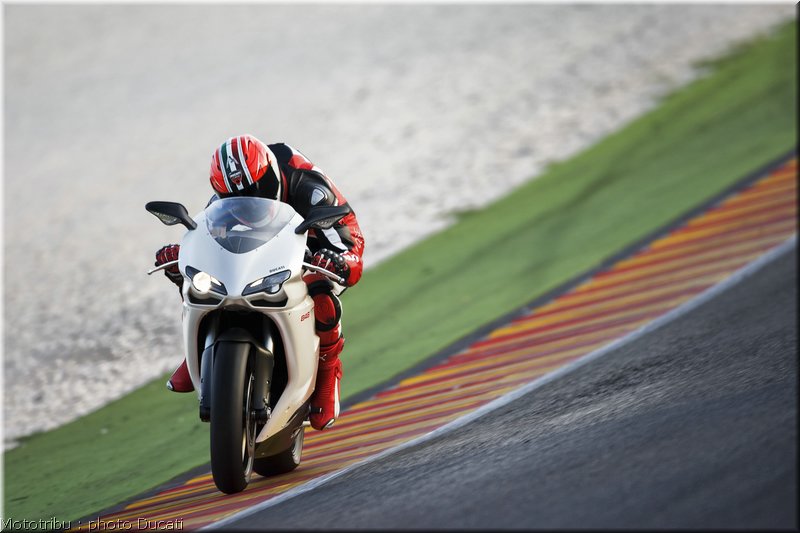 003_ducati_848_2008_action_003