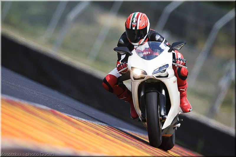 005_ducati_848_2008_action_005