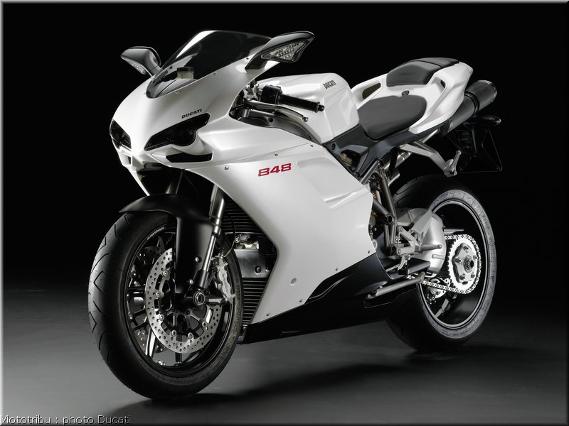 012_ducati_848_2008_static_001