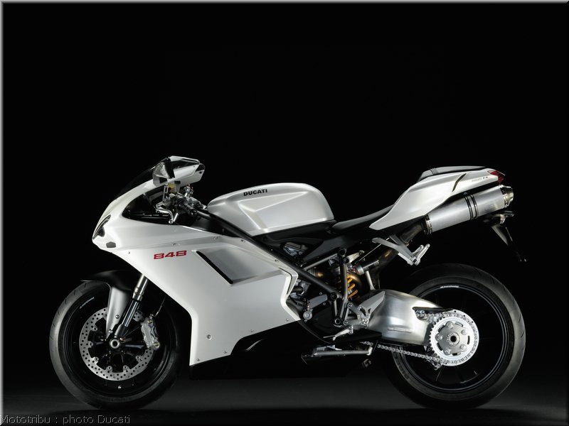 013_ducati_848_2008_static_002