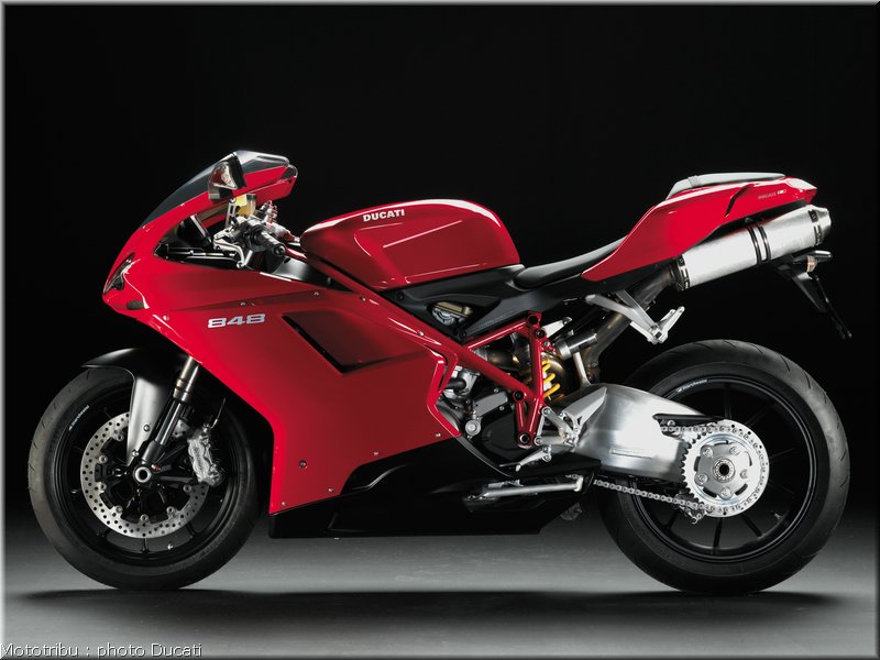 020_ducati_848_2008_static_009