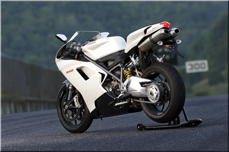 023_ducati_848_2008_static_012
