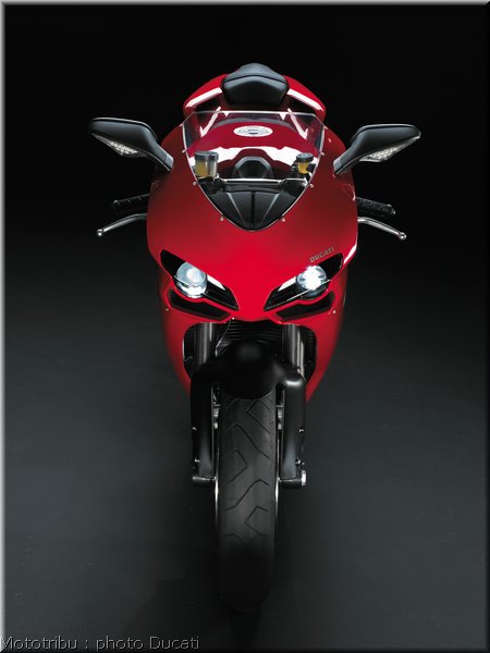 026_ducati_848_2008_static_015