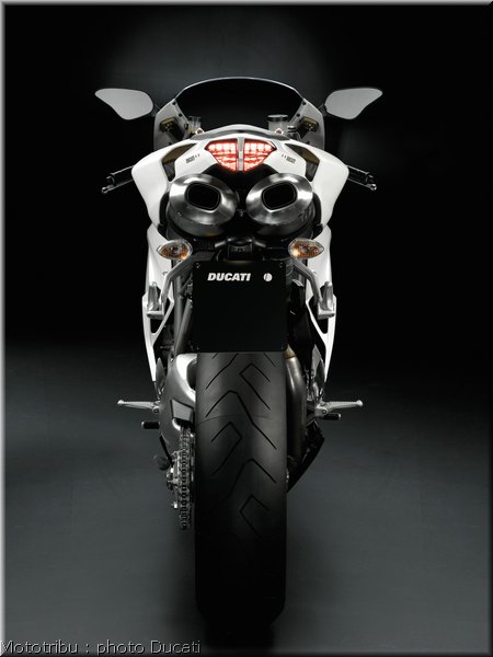 027_ducati_848_2008_static_016