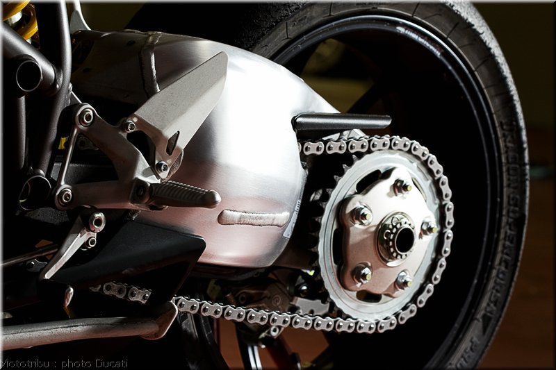 030_ducati_848_2008_detail_3