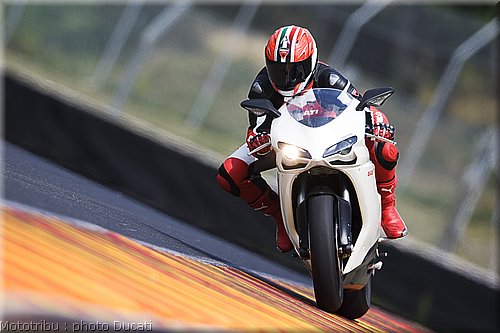 005_ducati_848_2008_action_005.jpg