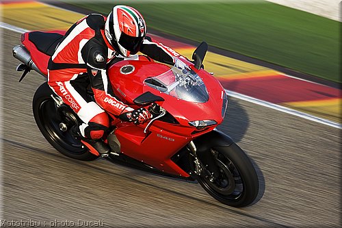 008_ducati_848_2008_action_008.jpg