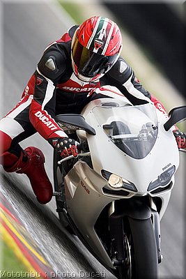 010_ducati_848_2008_action_010.jpg